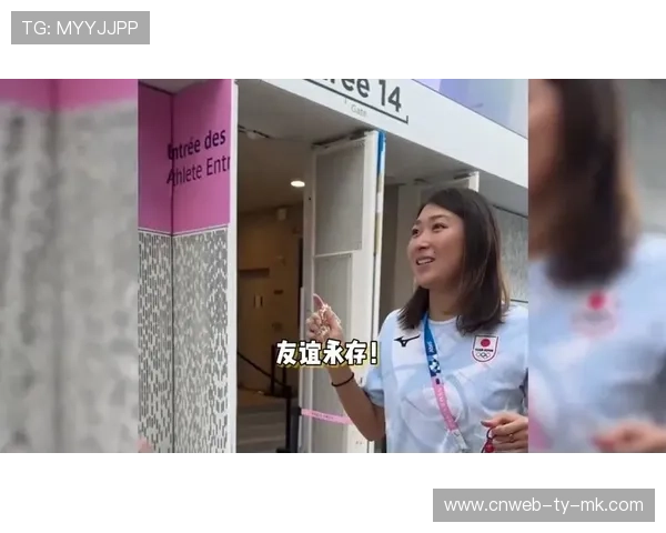 张雨霏赠池江璃花子熊猫玩偶，友谊跨体育